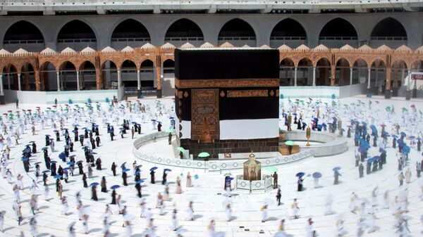 Верующие соблюдают социальное дистанцирование во время паломничества в Мекке, Саудовская Аравия